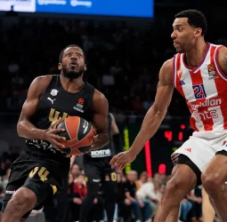 Estrella Roja supera al Baskonia en un emocionante encuentro, 73-75