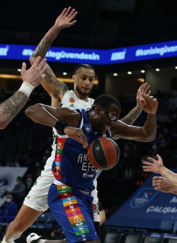 El Anadolu Efes supera al Panathinaikos y se acerca a los playoffs (85-65)