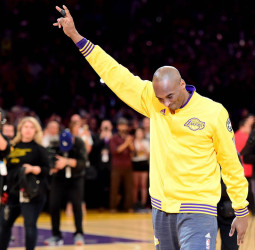 Kobe Bryant se va a lo grande