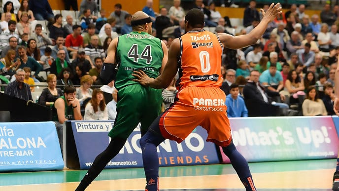 Nueva victoria del Joventut ante un rival de la talla de Valencia Basket. Conger, la estrella del partido (77- 75)