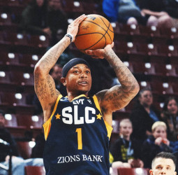 Isaiah Thomas hace un guiño al Panathinaikos