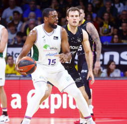 La defensa de Unicaja Málaga y el liderazgo de Perry asaltan "La Hamburguesa" (59-72)