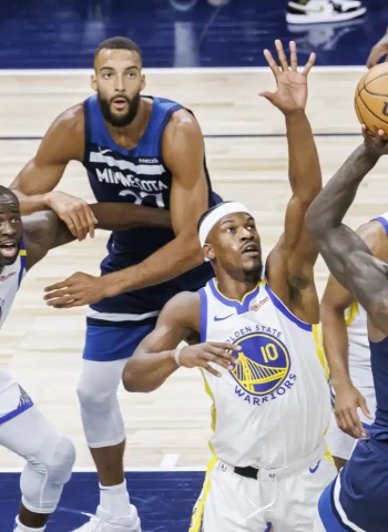 Los Timberwolves aplastan a los Warriors sin Curry y empatan la serie, 93-117 [1-1]