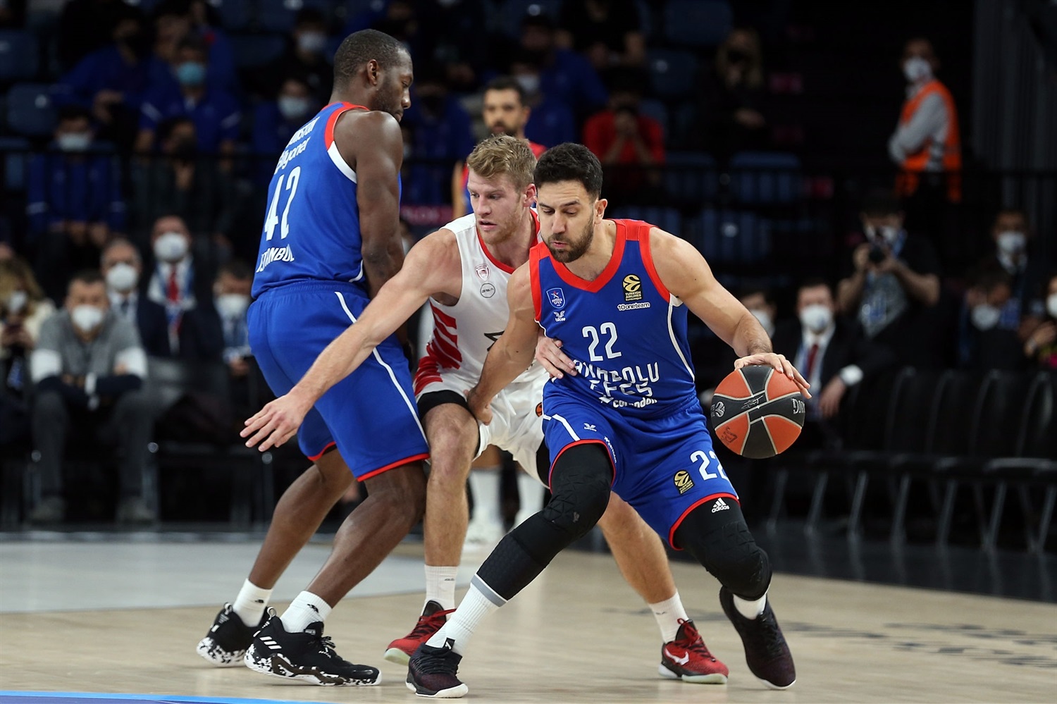 El Anadolu Efes coge velocidad de crucero a ritmo de Beaubois (88-69)