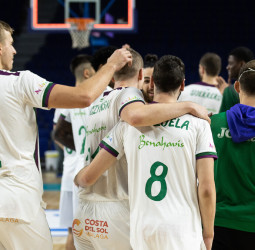 El Unicaja sabe sufrir para ganar (90-92)