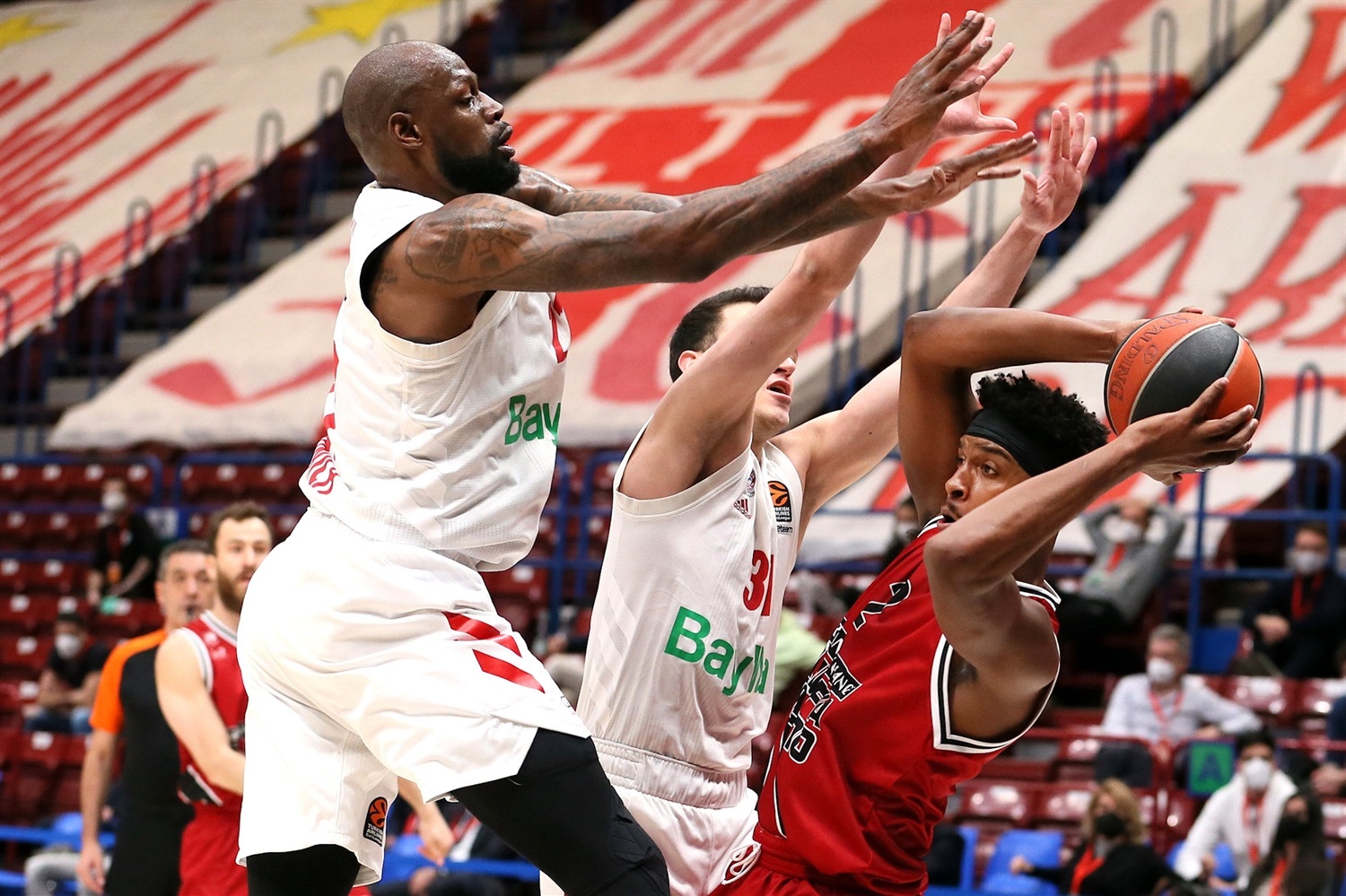 El Armani logra una gran remontada ante el Bayern (79-78) [1-0]