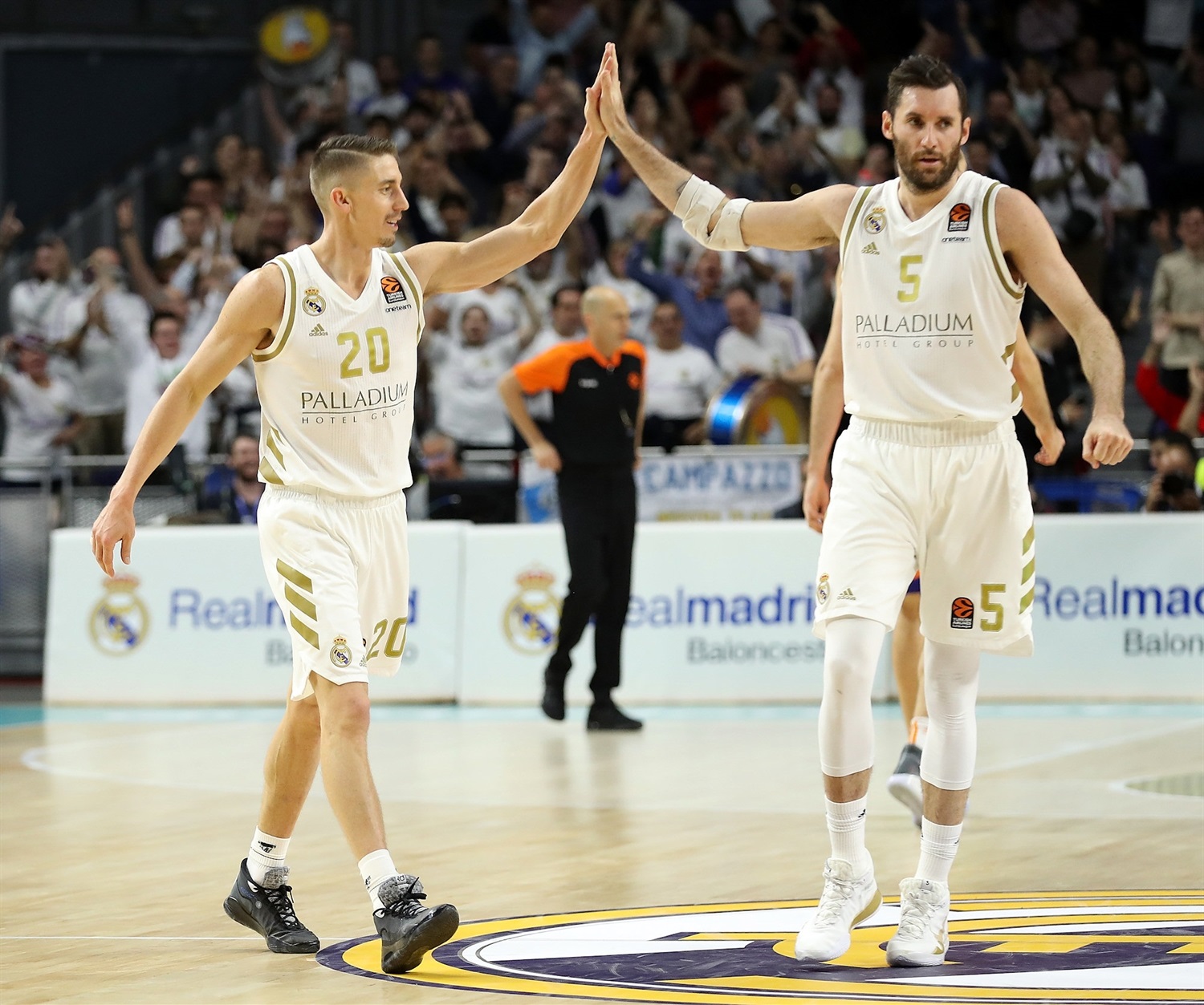 Recital ofensivo en la séptima victoria seguida en la EuroLeague (111-99)