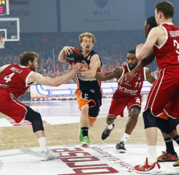 El Brose Baskets necesita de una prórroga para ponerse (2-0)
