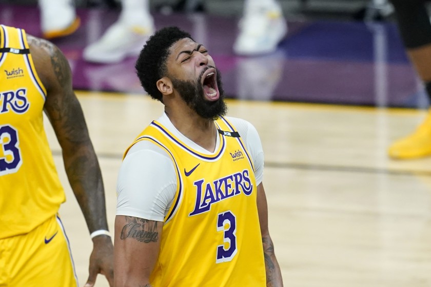 Davis y LeBron hacen reaccionar a los Lakers (102-109) [1-1]