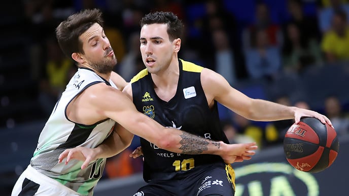 Un San Miguel irreconocible le gana la partida a Laprovittola (79-72)