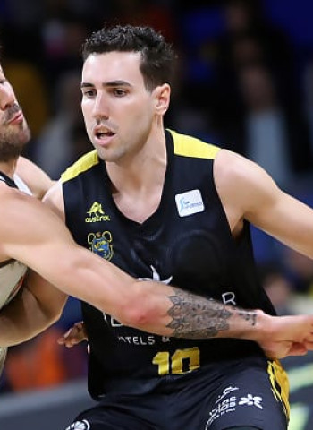 Un San Miguel irreconocible le gana la partida a Laprovittola (79-72)