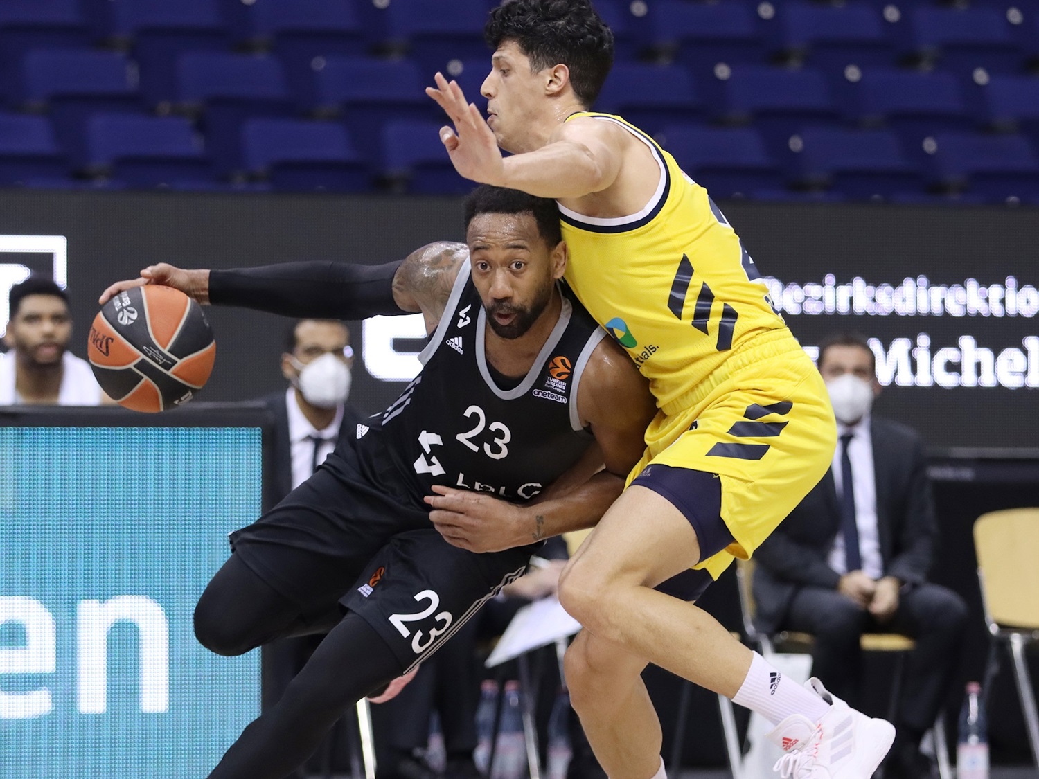El ALBA Berlín se lleva un cara o cruz ante el ASVEL Villeurbanne (76-75)