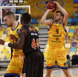 El Herbalife Gran Canaria suma la cuarta en EuroCup ante un correoso Promitheas (98-83)
