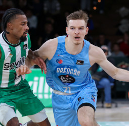 El Río Breogán sobrevive a Evans para reinar en Sevilla (84-89)
