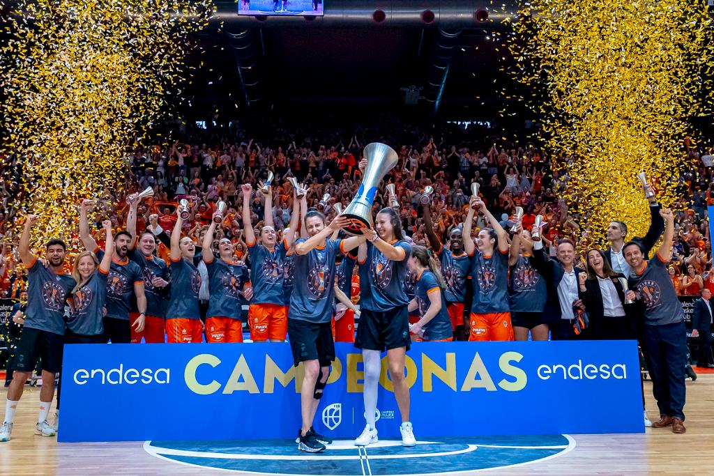 Triplete para la historia de un excelso Valencia Basket, 61-44