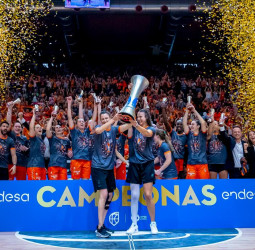 Triplete para la historia de un excelso Valencia Basket, 61-44
