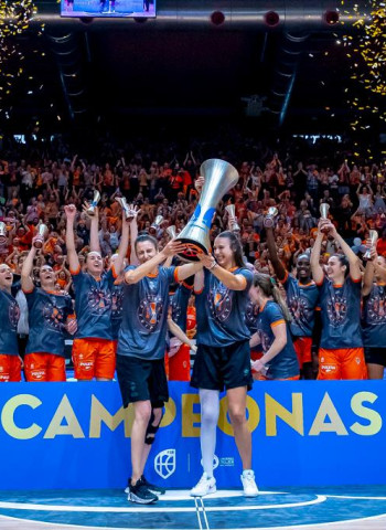 Triplete para la historia de un excelso Valencia Basket, 61-44