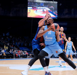 El Zenit St. Petersburg negocia la renovación de Will Thomas
