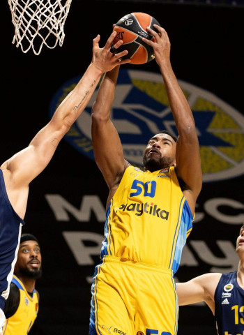 Maccabi luchó desde atrás para vencer a Fenerbahce, 78-73