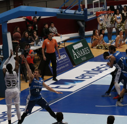 Importante victoria del FIATC Joventut ante el RETAbet.es GBC (70-74)