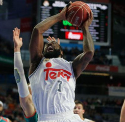 El Real Madrid se exhibe ante el Baloncesto Sevilla (107-83)