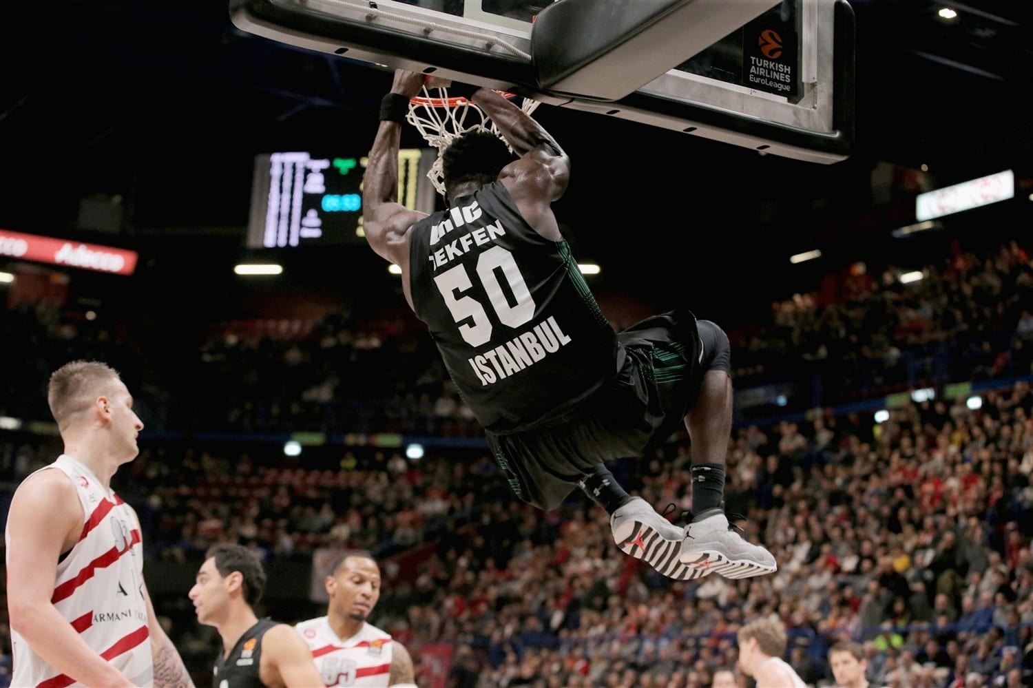 El Darussafaka se hunde ante el Armani Milán en el último cuarto (90-78)