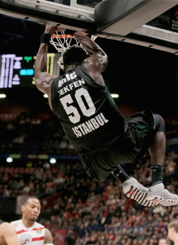 El Darussafaka se hunde ante el Armani Milán en el último cuarto (90-78)