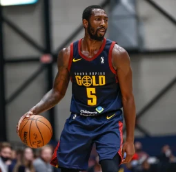 Denver Nuggets ficha a Davon Reed