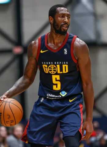 Denver Nuggets ficha a Davon Reed