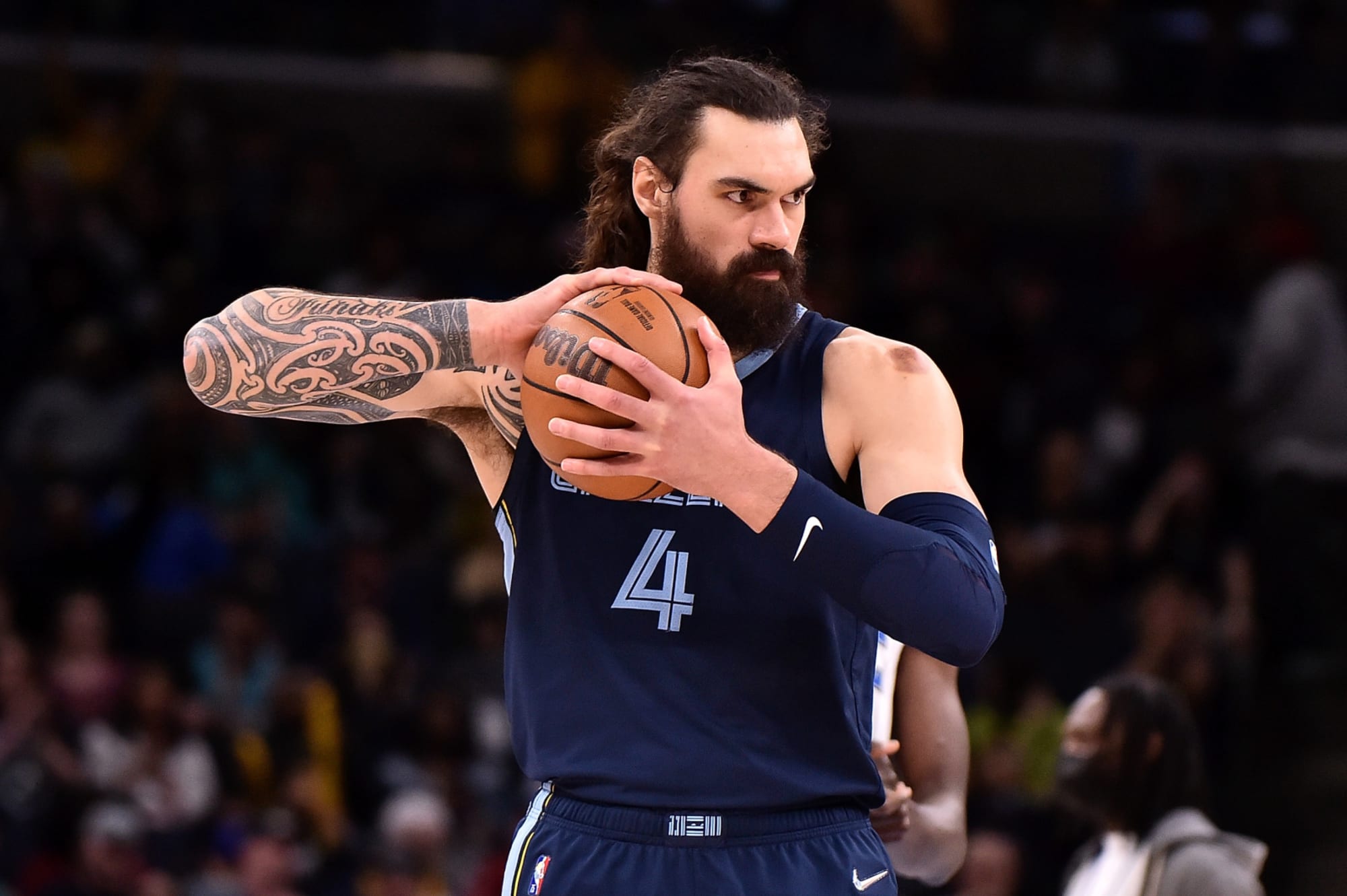 Memphis Grizzlies extiende el contrato de Steven Adams