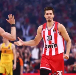 Olympiacos renovará y cederá a Petrusev al Estrella Roja