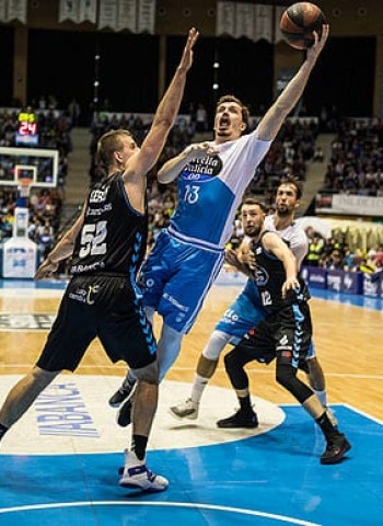 El Monbus Obradoiro se lleva un pasional derbi gallego (75-73)