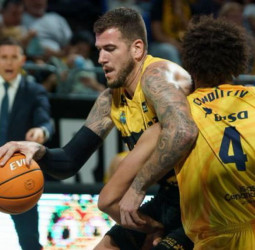 La Laguna Tenerife se lleva el derbi canario, 84-74