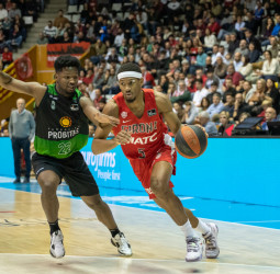 Taylor decide el derbi para un Bàsquet Girona coral (79-66)