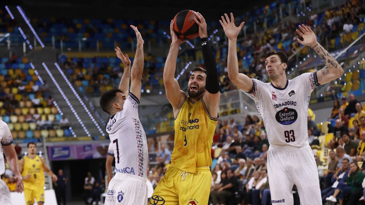 Trabajada victoria del Dreamland Gran Canaria en casa ante el Monbus Obradoiro (87-80)