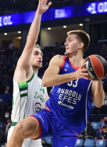 El Estrella Roja está atento a la situación de Filip Petrusev