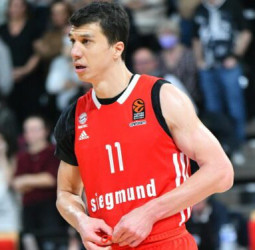 El Bayern Múnich negocia la renovación de Vladimir Lucic