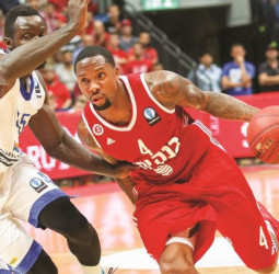 El ex ACB EJ Rowland, en el mercado