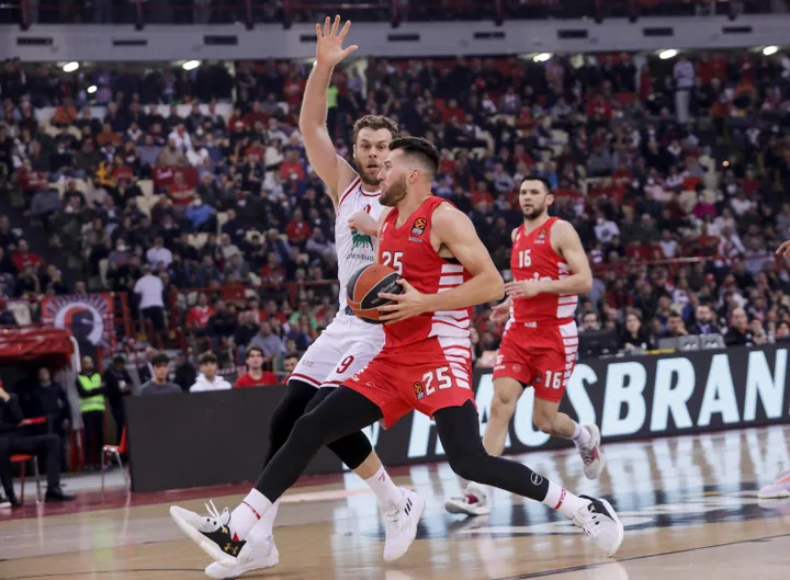 A partir del tercer cuarto el dominio fue de Olympiacos (82-66)