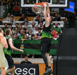 Joventut, primer clasificado a la semis, con Guy como héroe (83-76)