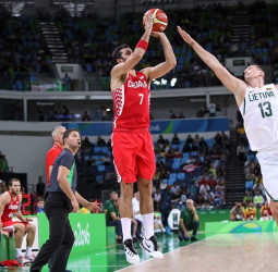 Simon lidera la remontada final croata ante Lituania (90-81)