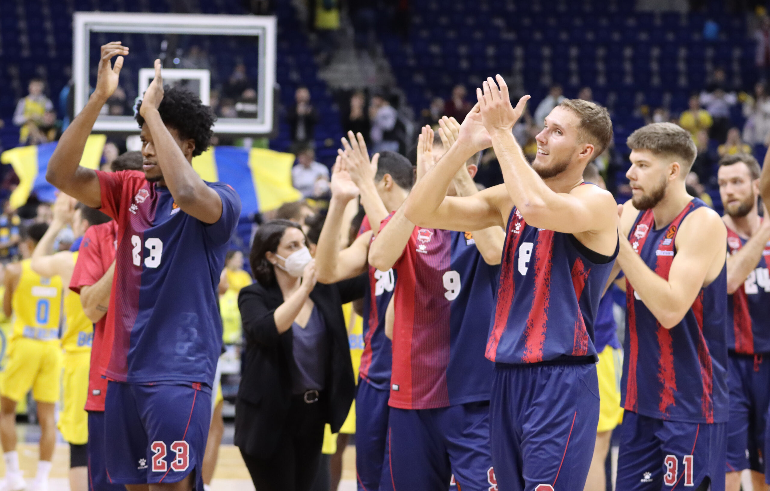 Baskonia asalta el Mercedes Benz Arena (76-80)