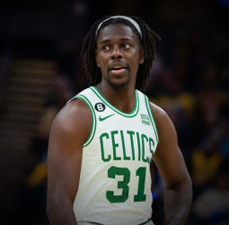 Jrue Holiday pone rumbo a los Boston Celtics