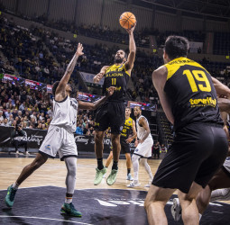 Tenerife mantiene su racha como local tras una prórroga, 93-89