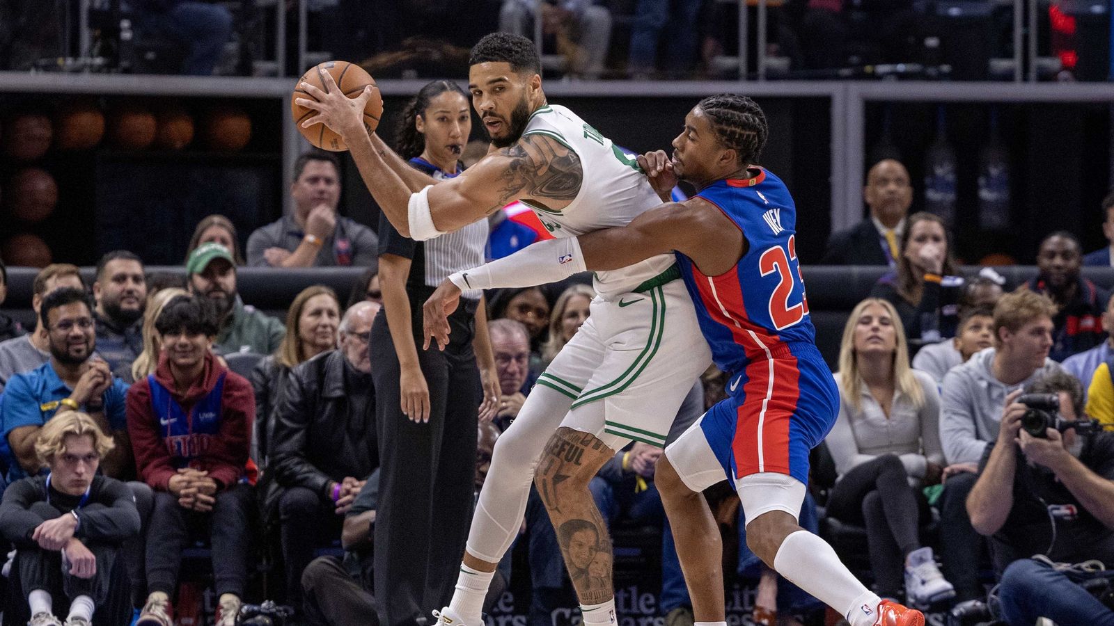 Tatum guía el camino de los Celtics, 124-118