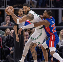 Tatum guía el camino de los Celtics, 124-118