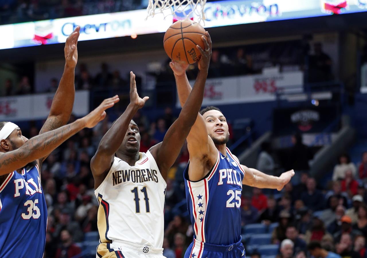Holiday, Davis y Cousins dirigen hacia la victoria a los Pelicans (131-124)