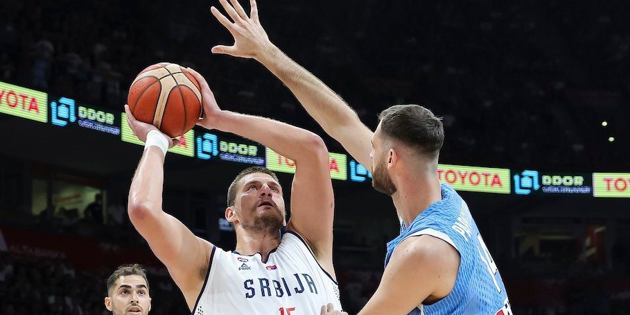 Jokic brilla con 23+19 en el triunfo de Serbia ante Grecia en Chipre