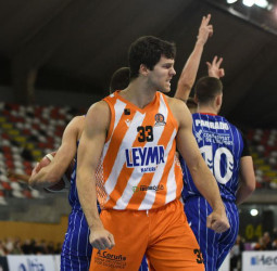 Victoria a base de defensa del Leyma Coruña (86-69)