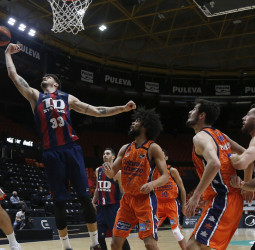 El Valencia Basket arrolla al TD Systems Baskonia (83-61)